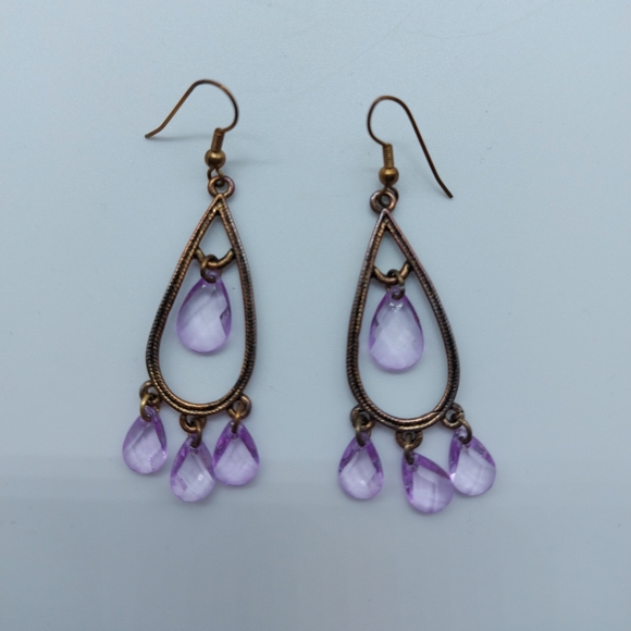 ⭐2 for $10⭐ Lilac tear drop earrings - Picture 3 of 3